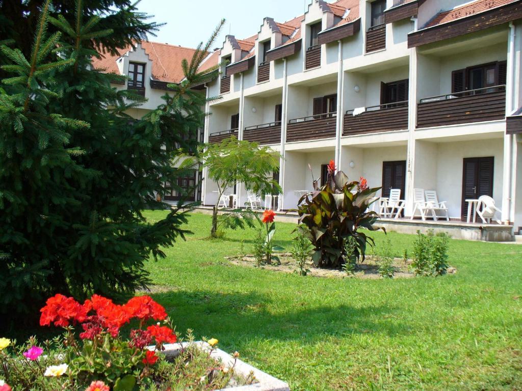 Siesta Club Apartman ฮอร์กานี ภายนอก รูปภาพ