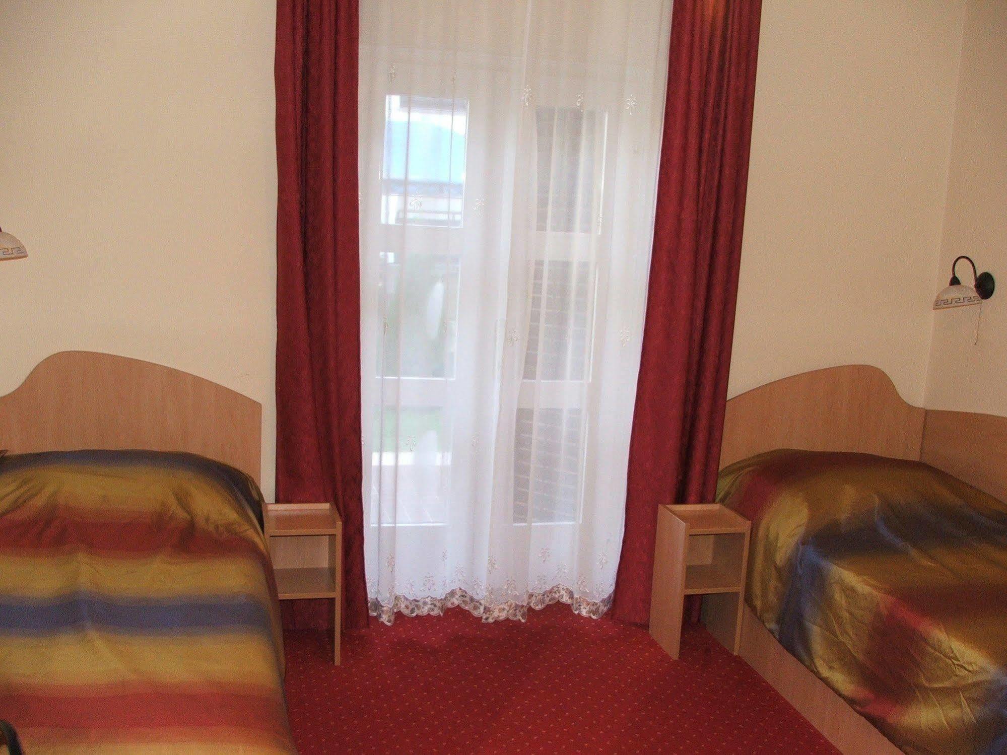 Siesta Club Apartman ฮอร์กานี ภายนอก รูปภาพ