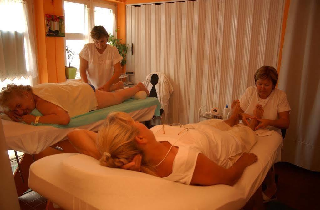 Siesta Club Apartman ฮอร์กานี ภายนอก รูปภาพ