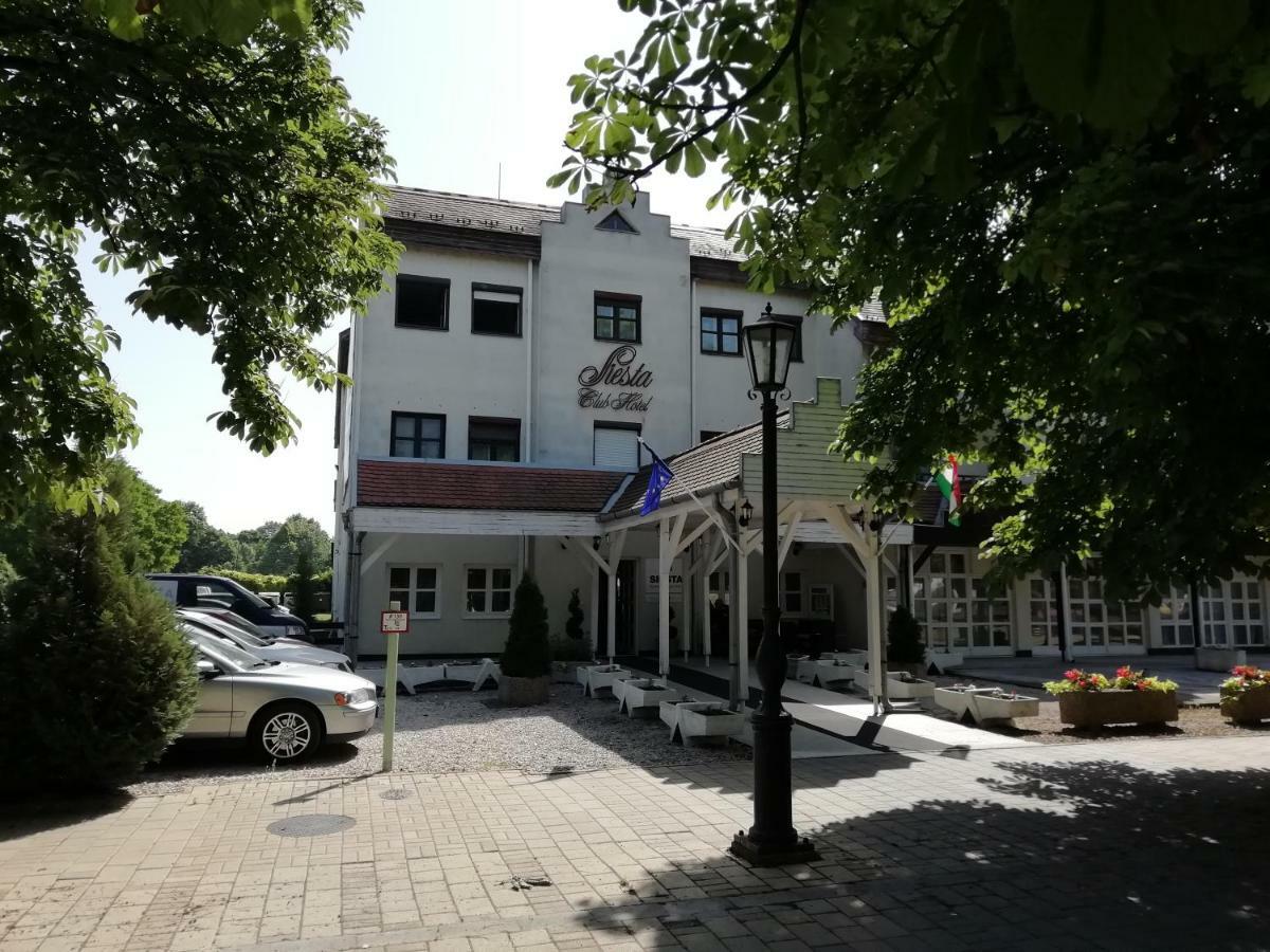 Siesta Club Apartman ฮอร์กานี ภายนอก รูปภาพ